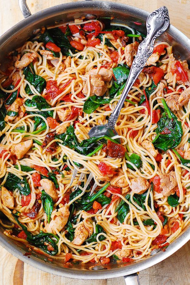 Best Spinach Recipes - Tomato Spinach Chicken Spaghetti - Easy, Healthy Lowfat Recipe Ideas for Dinner, Salads, Lunches, Sides, Smoothies and Even Dessert - Qucik and Creative Ideas for Vegetables - Cheesy, Creamed, Country Style Favorites for Family and For Kids http://diyjoy.com/best-spinach-recipes