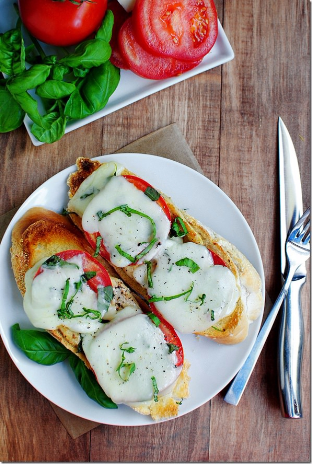 Healthy Lunch Ideas for Work - Chicken Caprese Sandwich - Quick and Easy Recipes You Can Pack for Lunches at the Office - Lowfat and Simple Ideas for Eating on the Job - Microwave, No Heat, Mason Jar Salads, Sandwiches, Wraps, Soups and Bowls http://diyjoy.com/healthy-lunch-ideas-work 