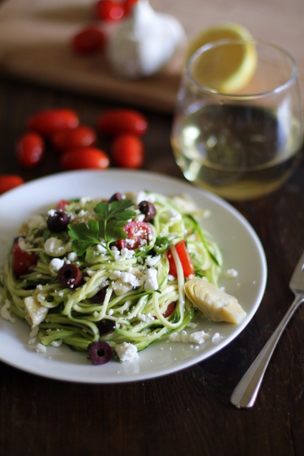 Healthy Lunch Ideas for Work - Mediterranean Zucchini Noodle Pasta - Quick and Easy Recipes You Can Pack for Lunches at the Office - Lowfat and Simple Ideas for Eating on the Job - Microwave, No Heat, Mason Jar Salads, Sandwiches, Wraps, Soups and Bowls http://diyjoy.com/healthy-lunch-ideas-work 