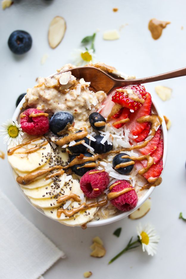Overnight Oats Recipes - Vanilla Maple Almond Butter Overnight Oats - Easy Breakfast Recipe Idea - Healthy Fruit to Add Blueberry, Banana, Strawberry and Pineapple, Apple Cinnamon - Brunch Ideas and Kids Breakfasts http://diyjoy.com/overnight-oats-recipes