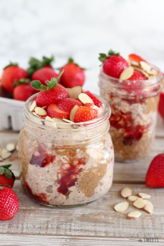 Overnight Oats Recipes - Almond Strawberry Overnight Oats - Easy Breakfast Recipe Idea - Healthy Fruit to Add Blueberry, Banana, Strawberry and Pineapple, Apple Cinnamon - Brunch Ideas and Kids Breakfasts http://diyjoy.com/overnight-oats-recipes