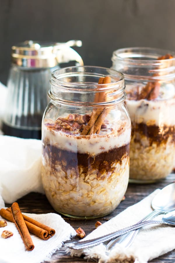 Maple, Brown Sugar and Cinnamon Overnight Oats | A super simple and easy way to make oatmeal in a jar! Fill your mason jar with oats, maple syrup, cinnamon and milk and wake up to a quick and healthy breakfast!