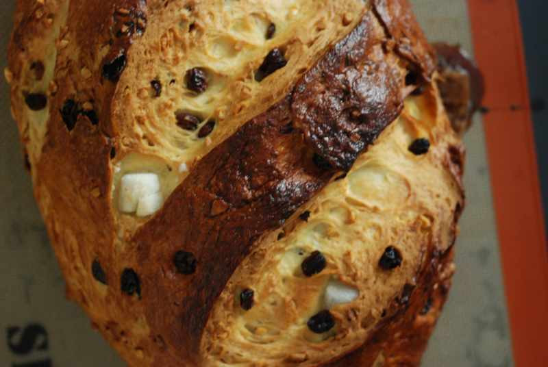 Easter Bread With Raisins
 Recipe Easter Bread with Raisins and Sugar Cubes