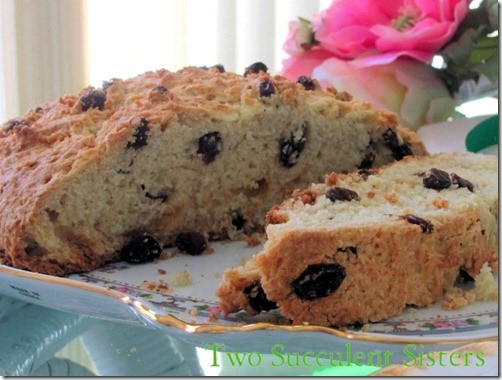 Easter Bread With Raisins
 17 Holiday Cookies Breads Cakes