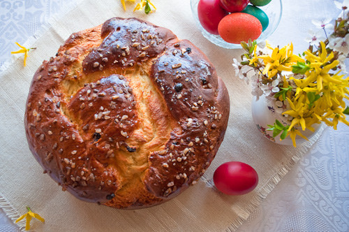 Easter Bread With Raisins
 Sweet Easter Bread with Raisins