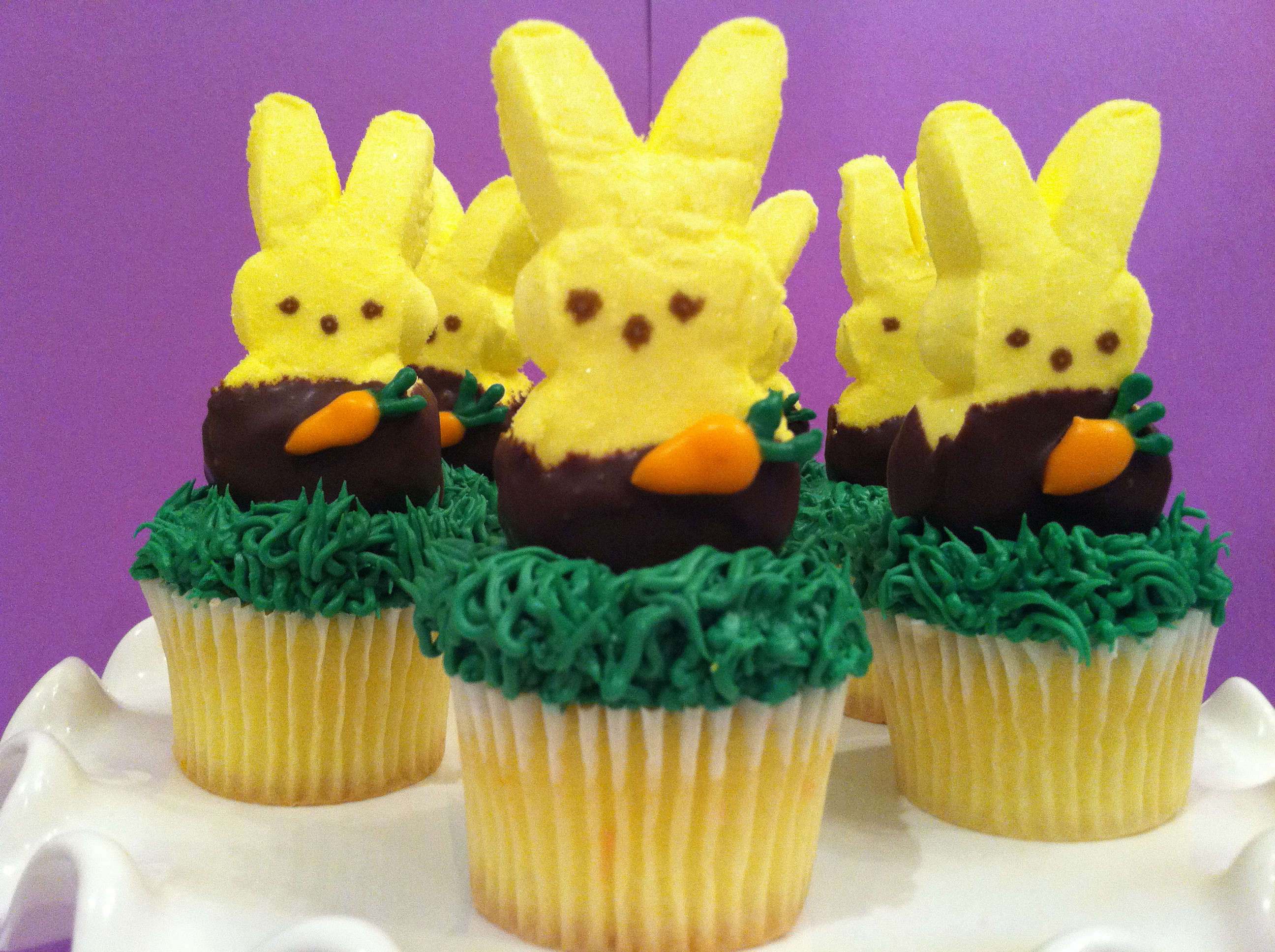 Easter Cupcakes With Peeps
 Easter PEEPs cupcakes