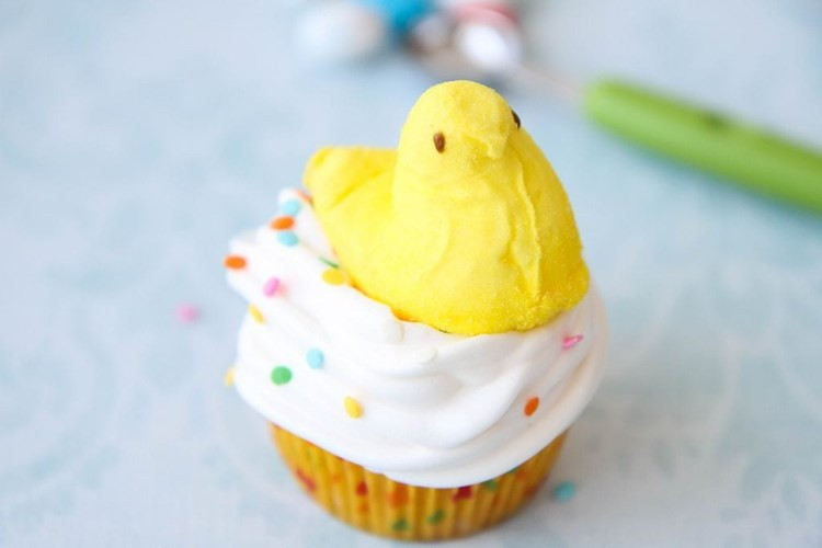 Easter Cupcakes With Peeps
 Easter Surprise Peeps Cupcakes MomAdvice