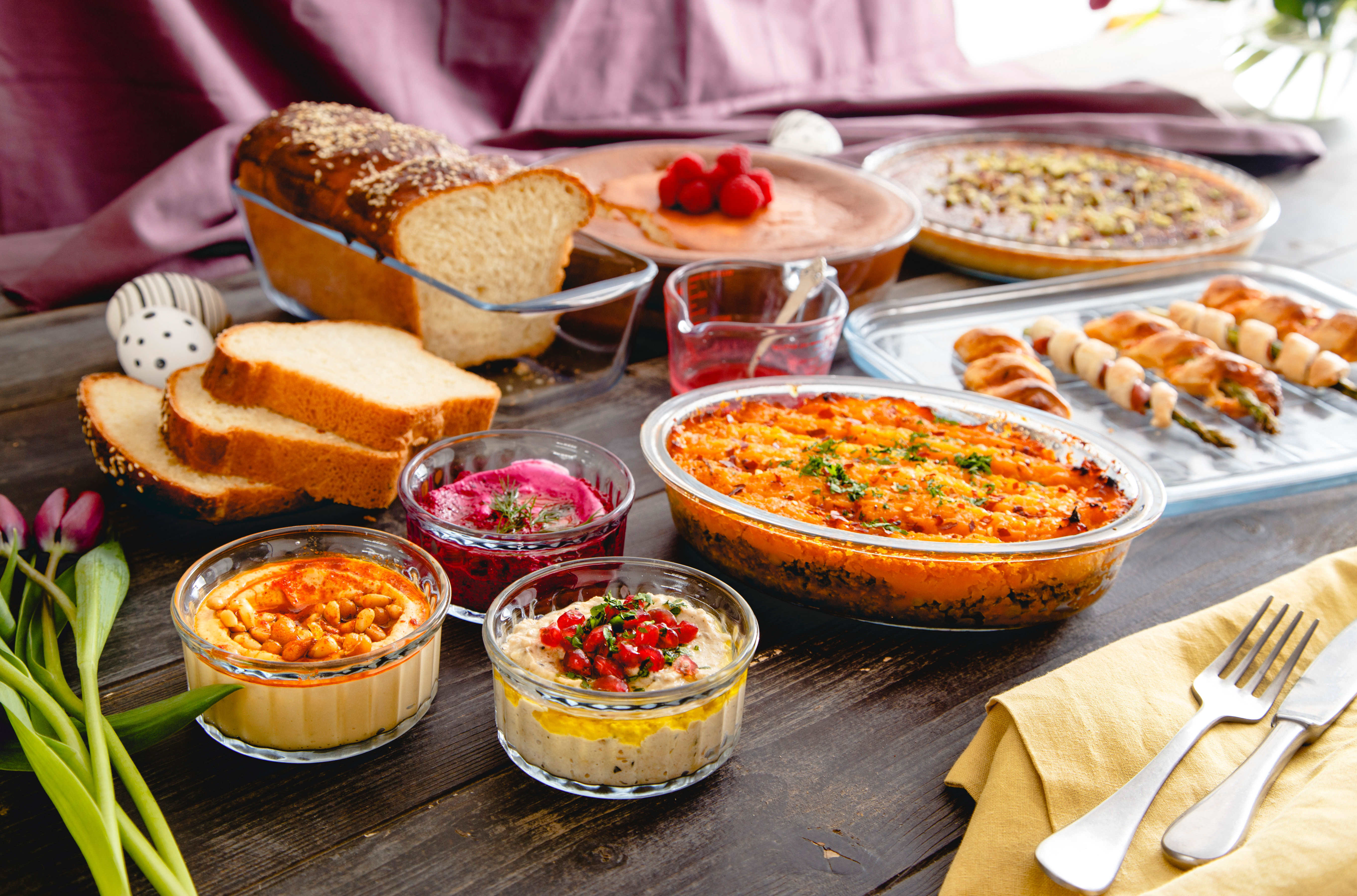 Easter Dinner For A Crowd
 CREATE AN INSTAGRAM WORTHY EASTER FEAST WITH PYREX’S TOP