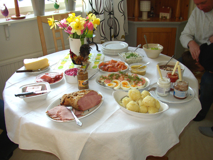 Easter Dinner Images
 Traditional Easter Dinners History and Recipes