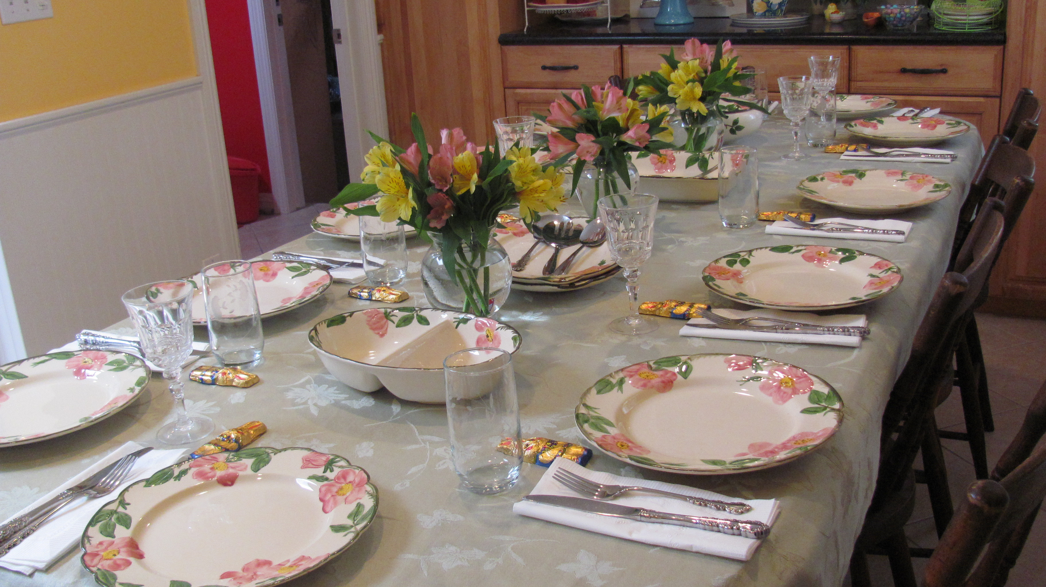Easter Dinner Table Settings
 Easter