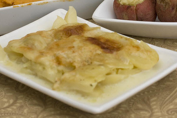 Easter Scalloped Potatoes
 15 Easter recipes Scalloped potatoes with garlic and
