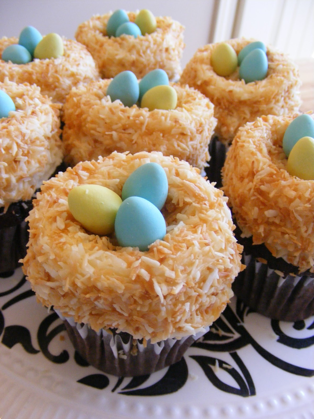 Easy Easter Cupcakes
 Two Super Easy Super Cute Cupcakes for Easter