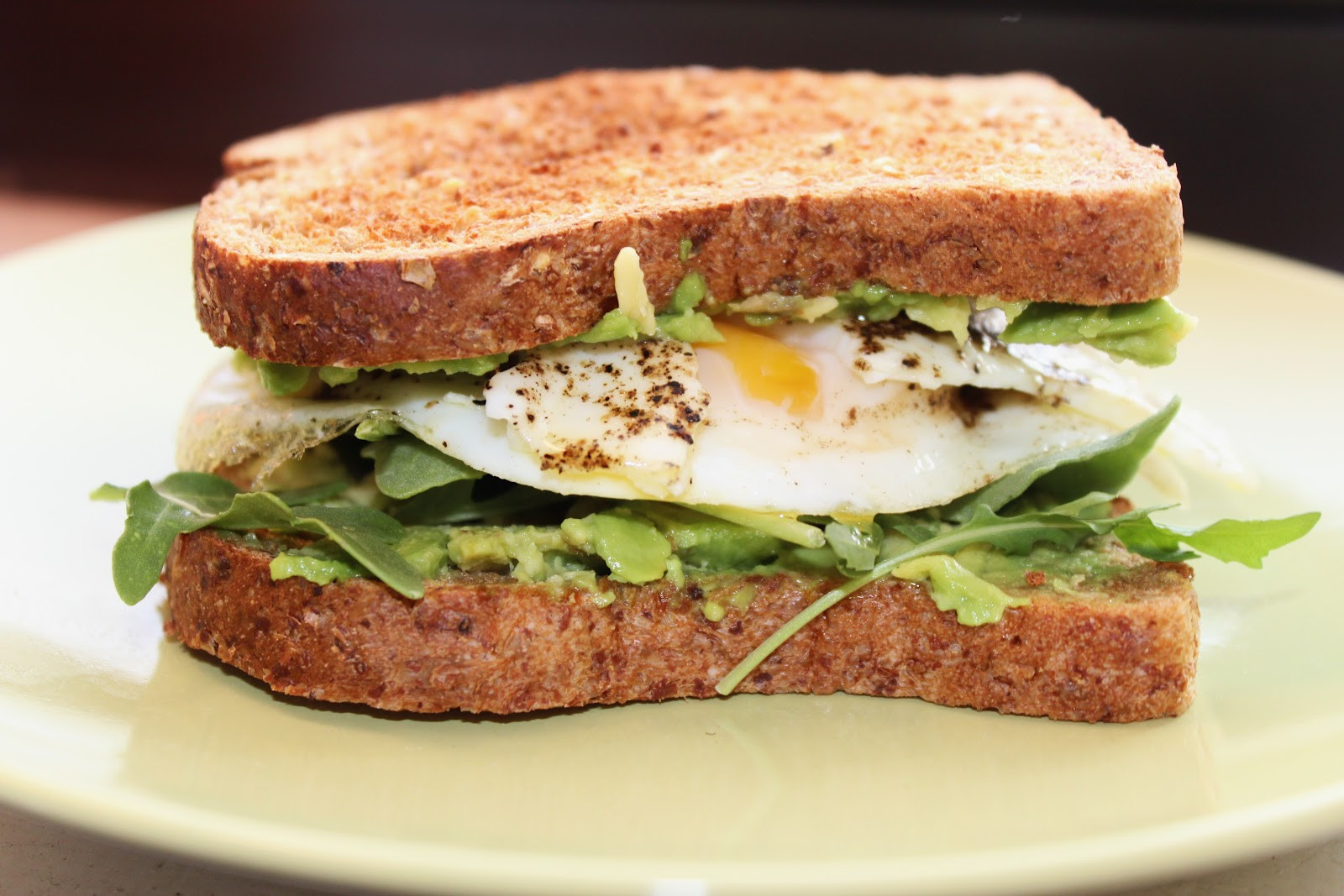 Healthy Egg Breakfast Sandwich
 HEALTHY EGG AND AVOCADO BREAKFAST SANDWICH