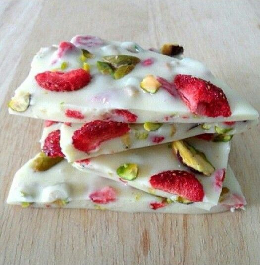 Healthy Strawberry Snacks
 Frozen Yogurt Bars With Strawberries And Pistachios You