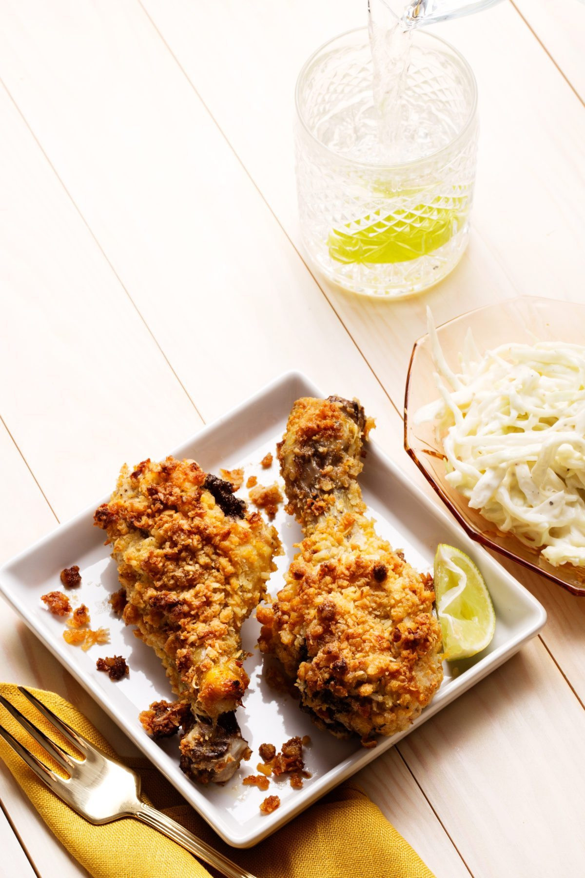 Keto Chicken Legs
 Crunchy keto chicken drumsticks with coleslaw Diet Doctor