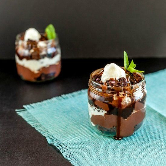 Keto Chocolate Sauce
 Two parfaits in mason jars with chocolate pudding