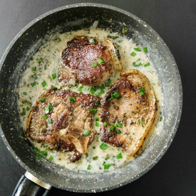 Keto Diet Pork Chops
 Garlic Sauce Basil Rub Pork Chops BIOHACKERS RECIPES