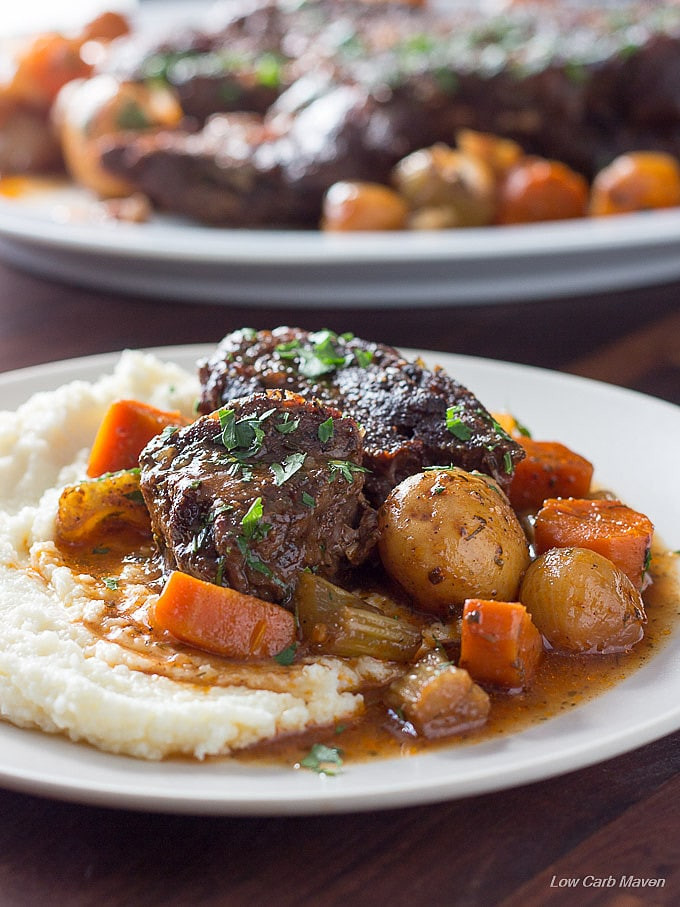 Keto Gravy Beef
 Classic Low Carb Pot Roast with Ve ables & Gravy