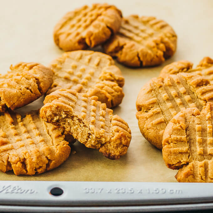 Keto Peanut Butter Cookies Almond Flour
 Keto Peanut Butter Cookies with Almond Flour or Coconut Flour