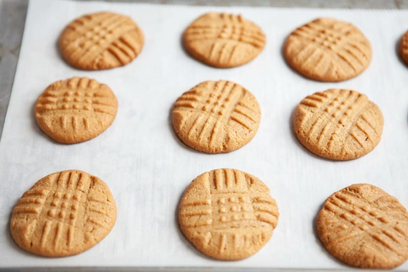Ketogenic Peanut Butter Cookies
 Easy Three Ingre nt Keto Peanut Butter Cookies
