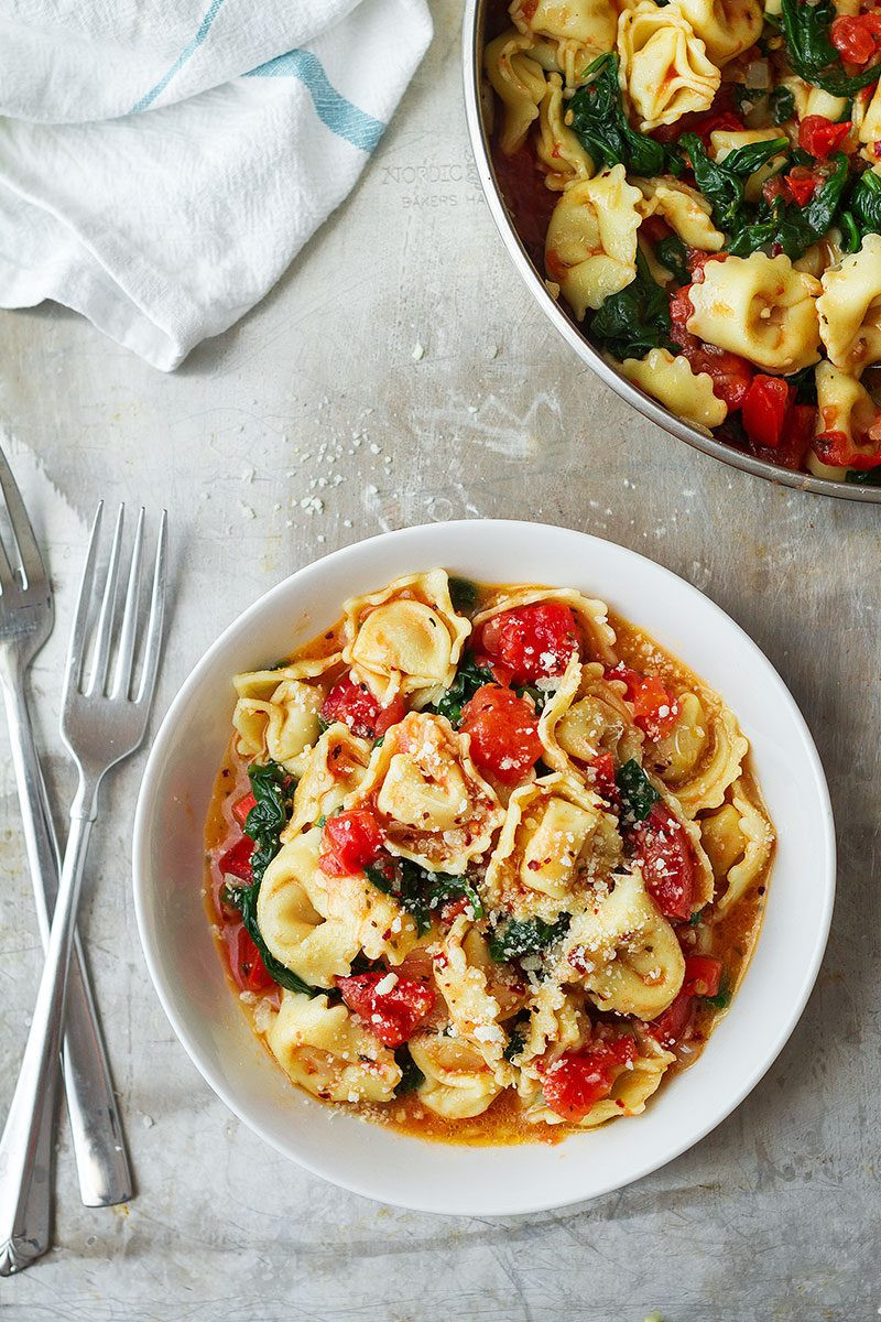 Low Calorie Dinners For Family
 e Pan Tomato Spinach Tortellini Recipe — Eatwell101