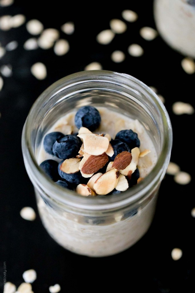 Low Calorie Overnight Oats
 Vanilla Almond Overnight Oatmeal with Blueberries — Tastes