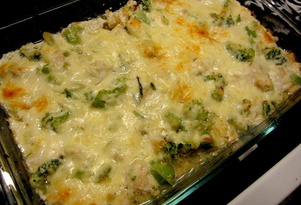 Low Carb Chicken And Broccoli Casserole
 CHICKEN AND BROCCOLI CHEESY CASSEROLE LOW CARB RECIPE