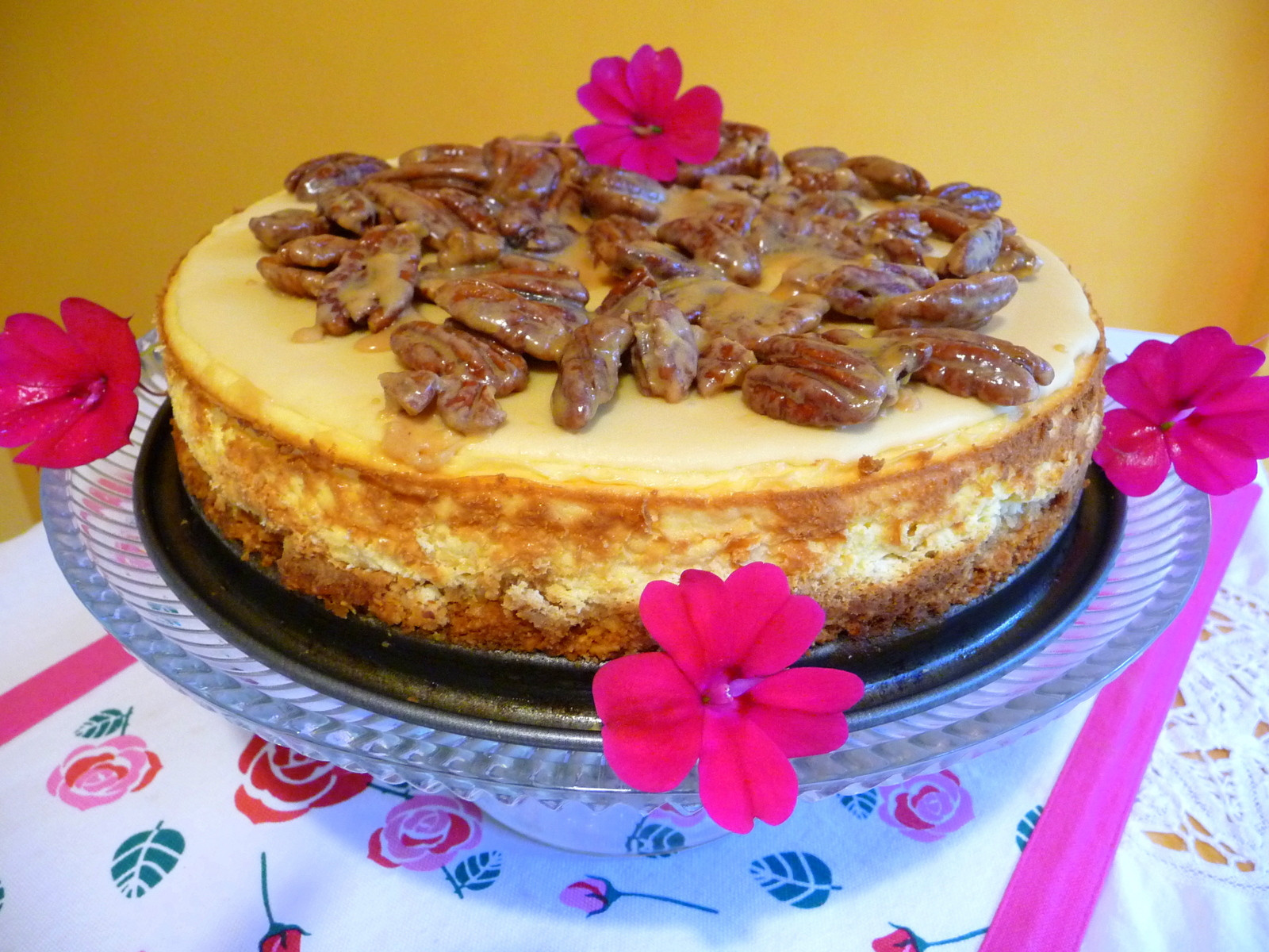 Low Carb Pecan Pie Cheesecake
 SPLENDID LOW CARBING BY JENNIFER ELOFF CARAMEL PECAN PIE