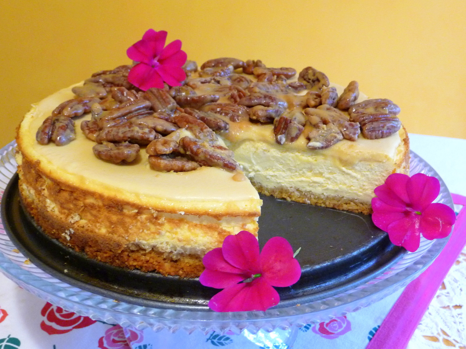 Low Carb Pecan Pie Cheesecake
 SPLENDID LOW CARBING BY JENNIFER ELOFF CARAMEL PECAN PIE