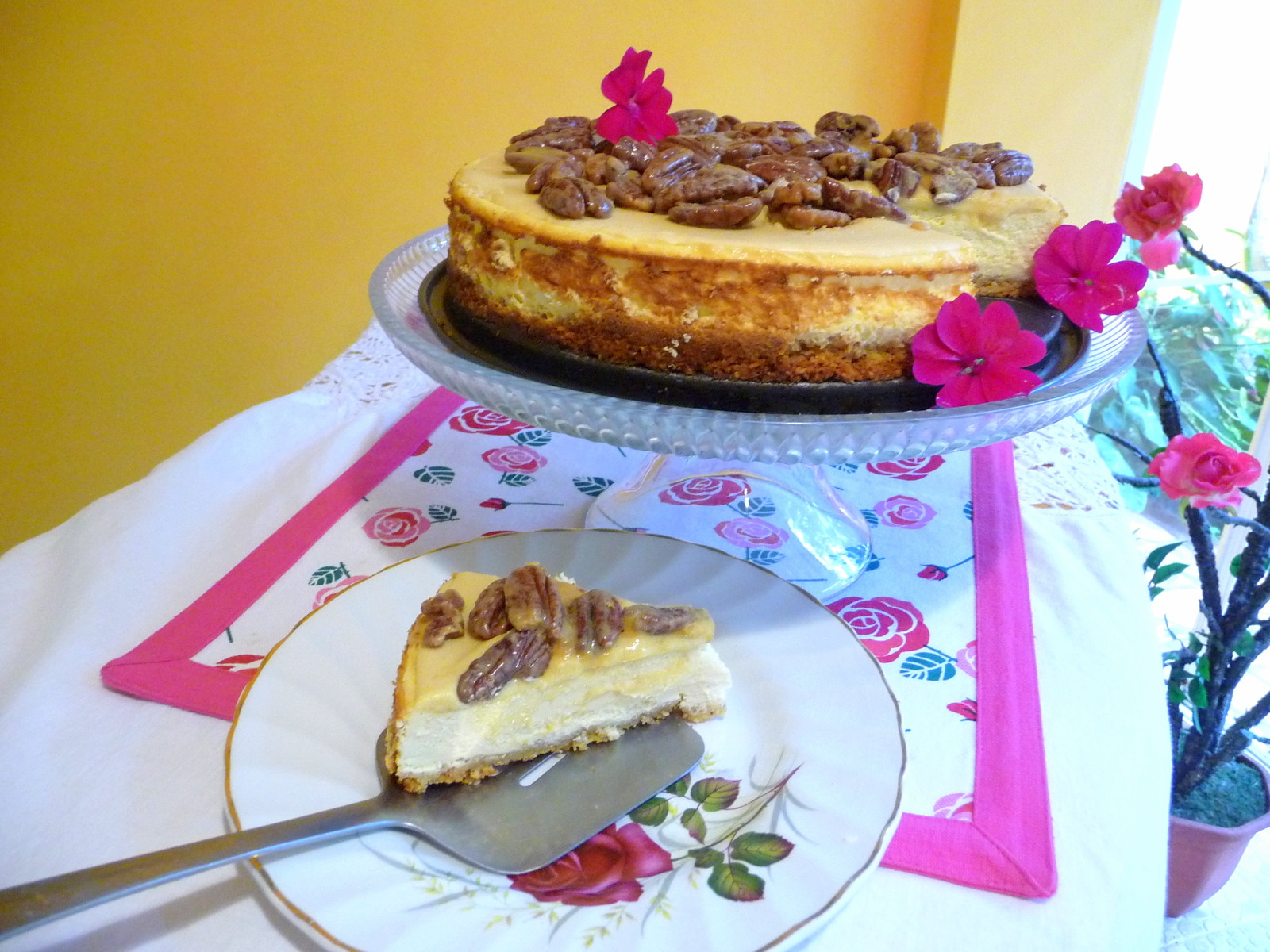 Low Carb Pecan Pie Cheesecake
 SPLENDID LOW CARBING BY JENNIFER ELOFF CARAMEL PECAN PIE