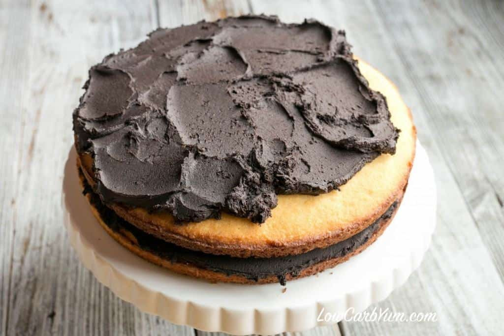 Low Carb Yellow Cake
 Yellow Cake with Dark Chocolate Frosting