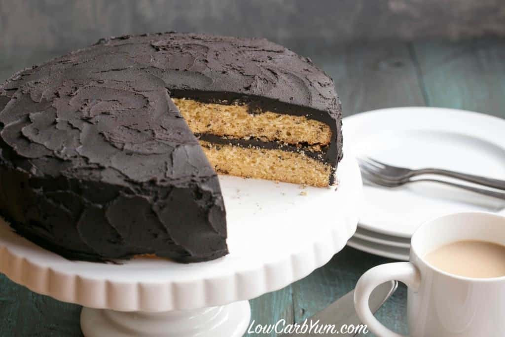 Low Carb Yellow Cake
 Yellow Cake with Dark Chocolate Frosting