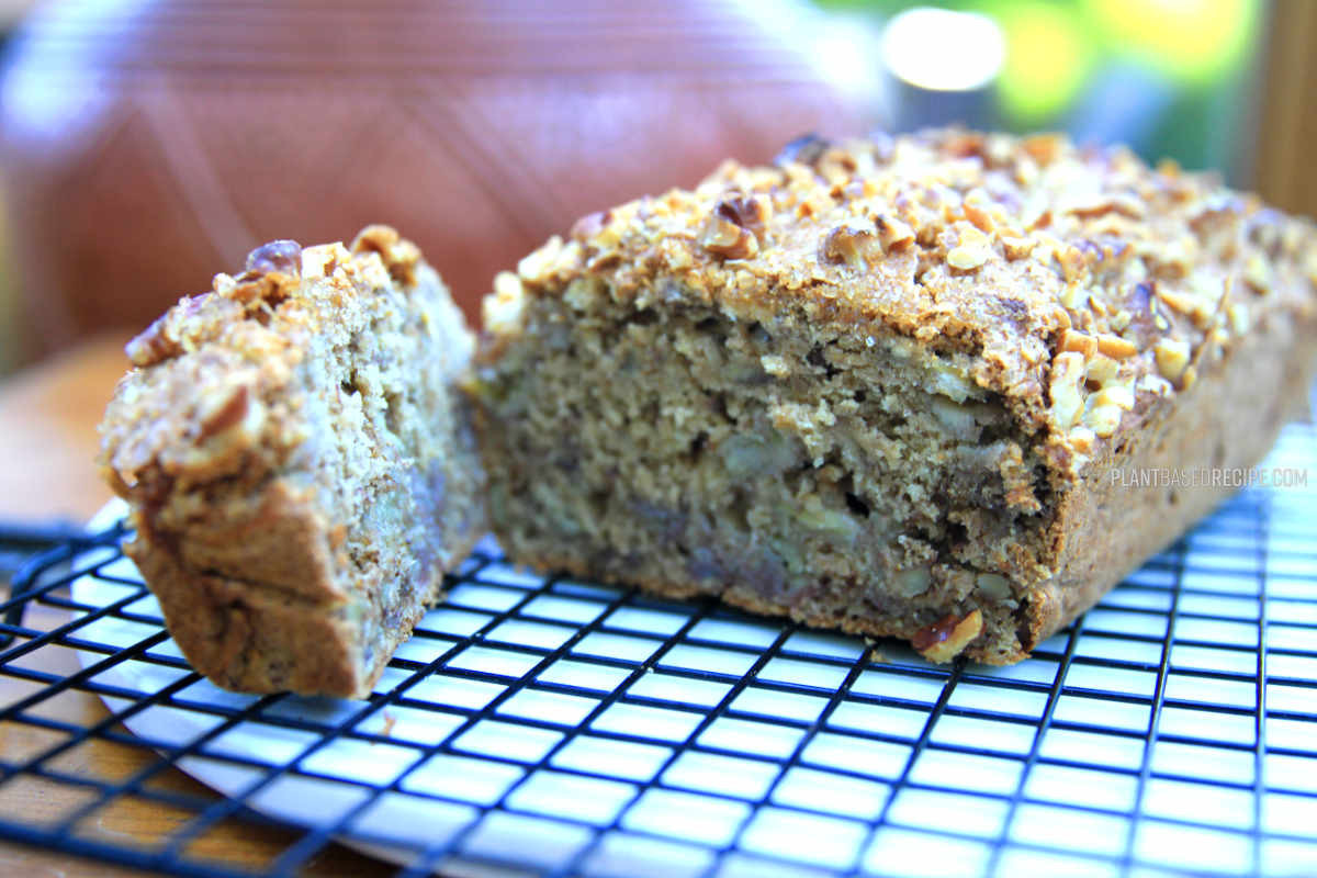 Low Fat Vegan Banana Bread
 Moist and delicious walnut banana bread no oil low fat