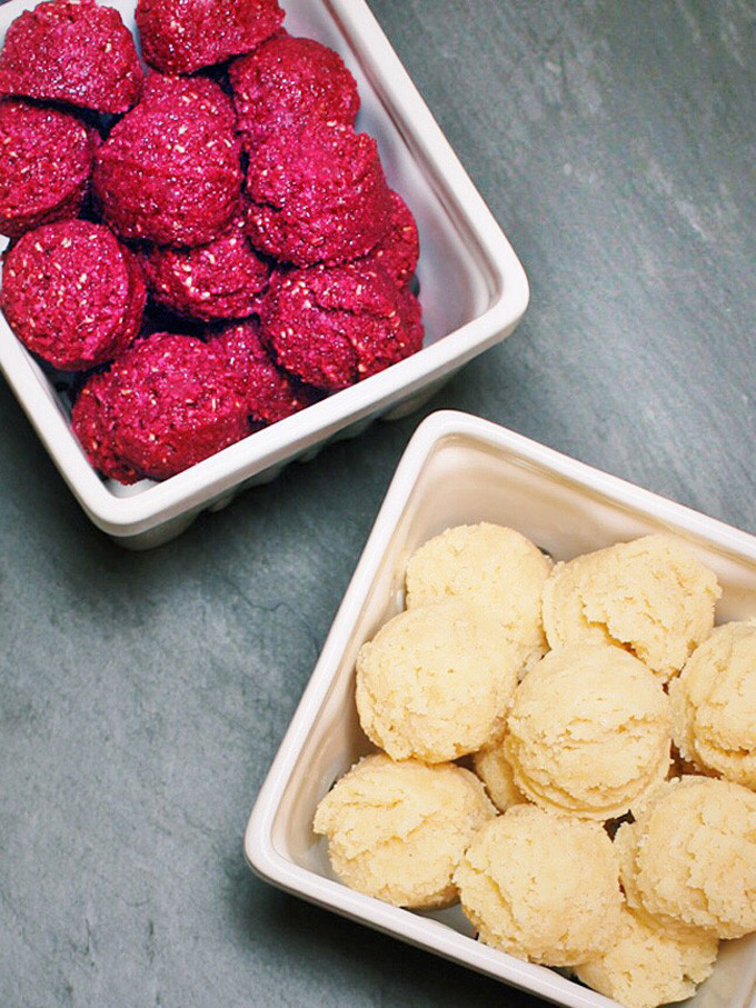 Raw Vegan Macaroons
 Raw Vegan Vanilla Macaroons & Raspberry Macaroons