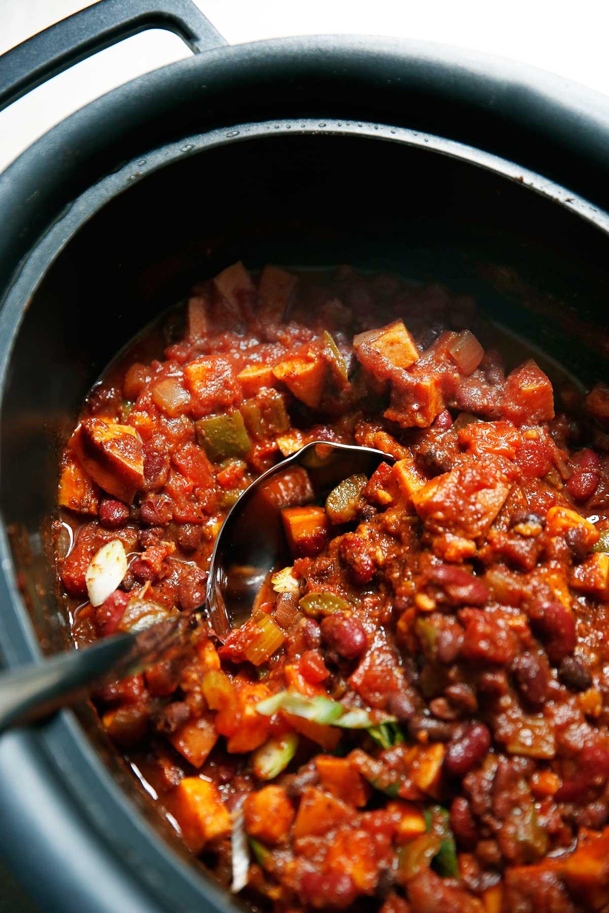 Slow Cooker Vegetarian Chili With Sweet Potatoes
 Slow Cooker Sweet Potato Chili Lexi s Clean Kitchen