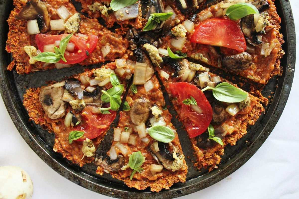 Vegan Food Recipes
 Raw Pizza with Red Pepper Flax Crust [Vegan] e Green
