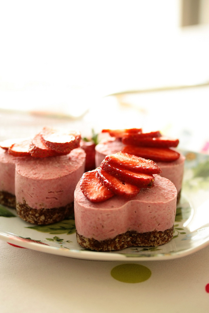 Vegan Strawberry Cake Recipe
 Raw vegan strawberry cake Ina Todoran