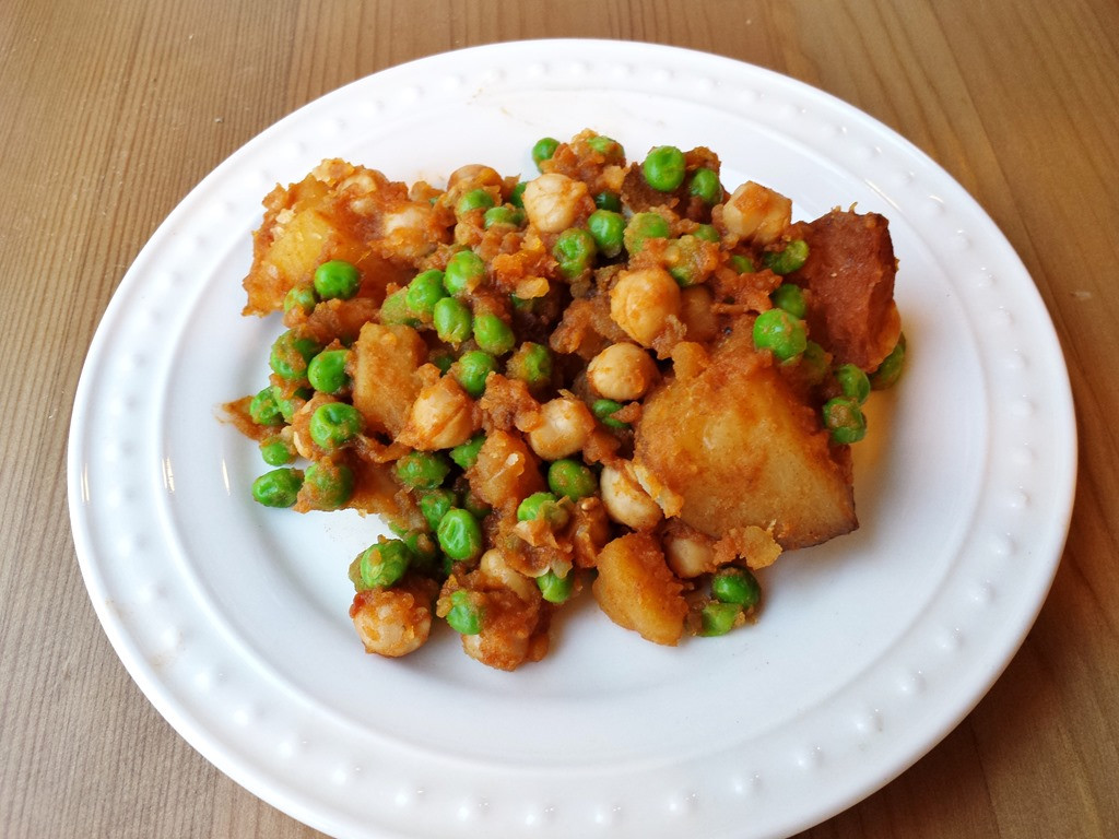 Vegetarian Easy Recipes
 Easy Meatless Monday Recipe–Potato Masala CrockPot Simma
