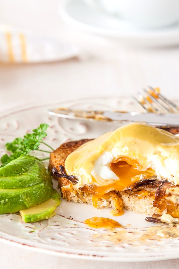 Vegetarian Eggs Benedict Recipes
 Ve arian Eggs Benedict with Avocado Hollandaise