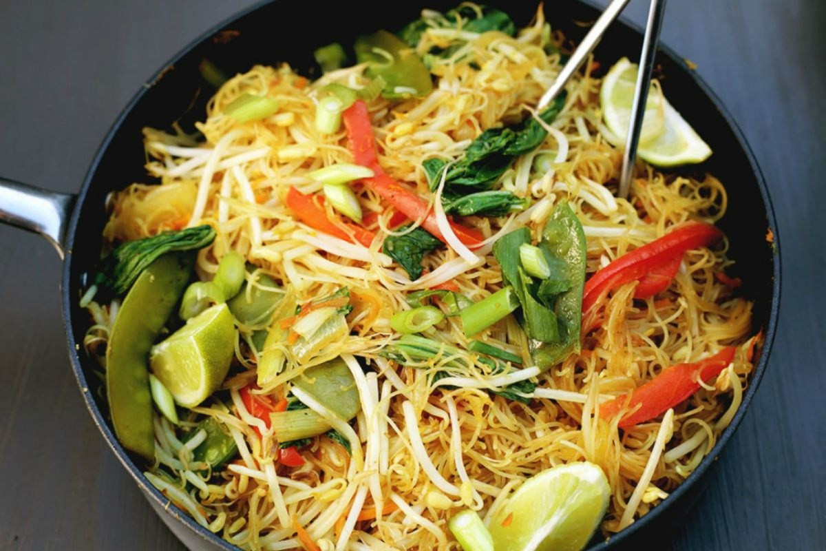 Vegetarian Noodle Recipes
 e Pan Singapore Noodles [Vegan Gluten Free] e Green