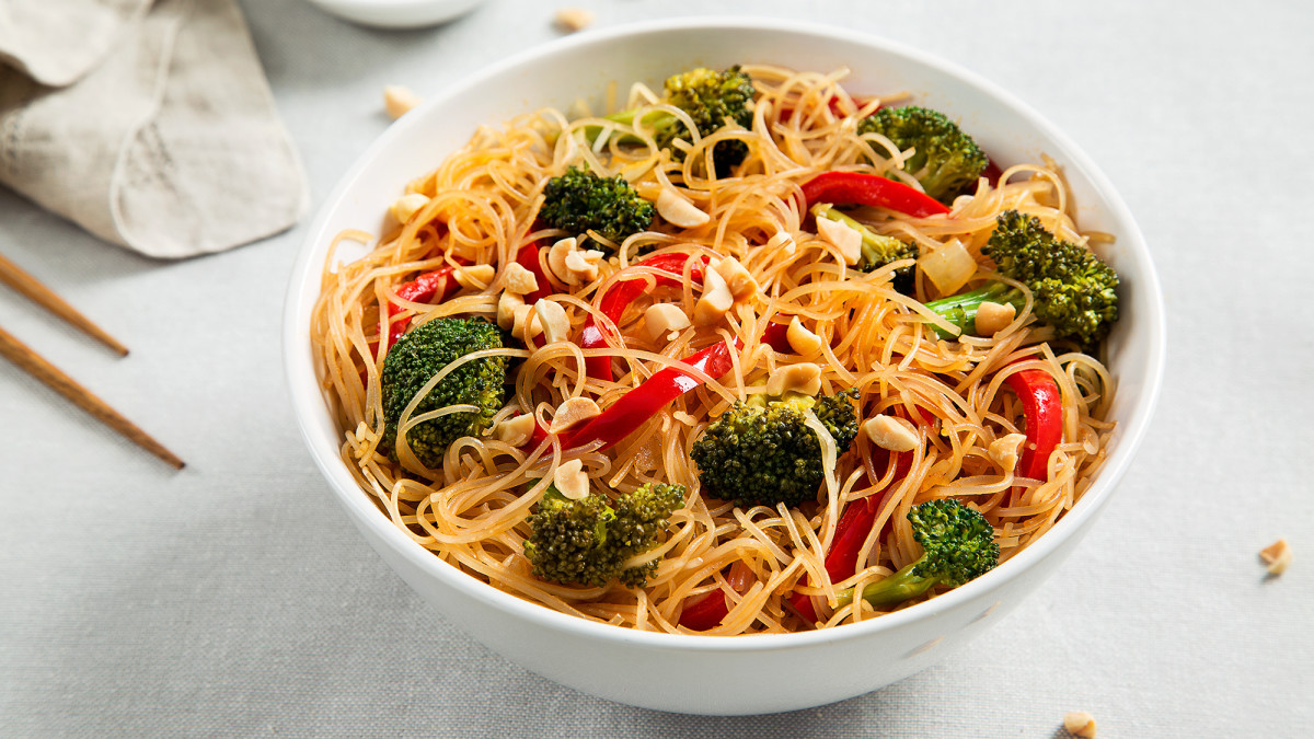 Vegetarian Noodle Recipes
 Rice Noodle Bowl with Broccoli and Bell Peppers Recipe