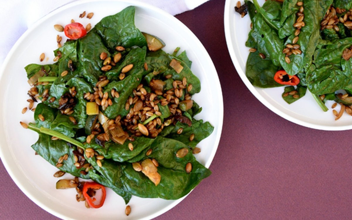 Vegetarian Spinach Salad Recipes
 Spinach Salad With Barley Bacon [Vegan] e Green Planet