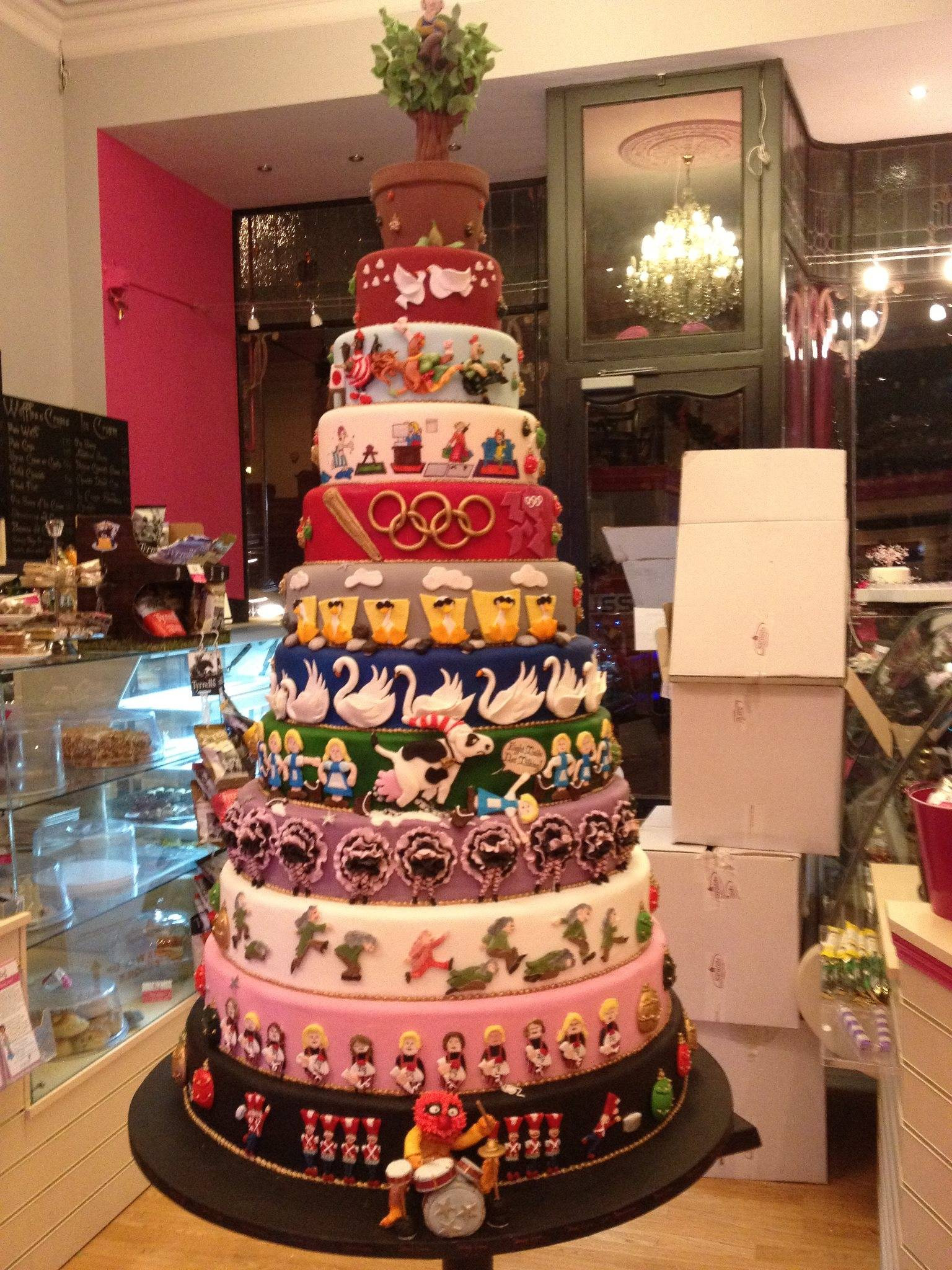 12 Days Of Christmas Cakes
 34 Christmas Cakes That Are More Works of Art Than They
