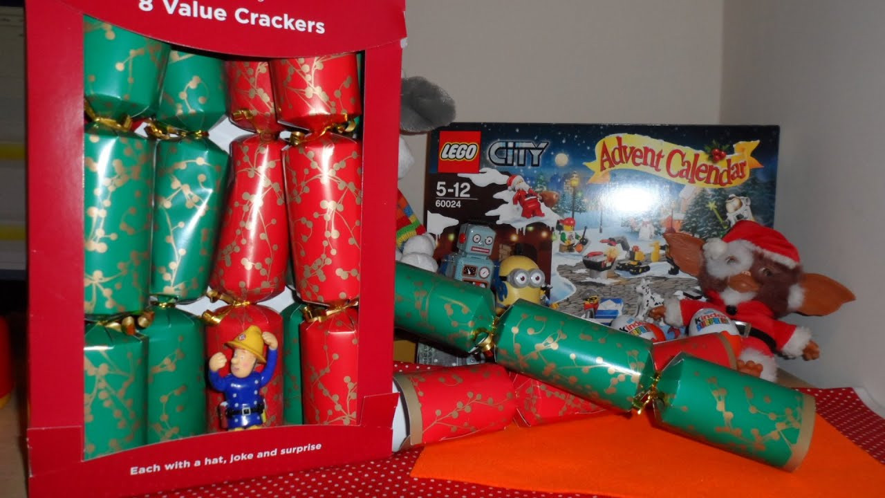 British Christmas Crackers
 8 X OPENINGS OF UK BRITISH CHRISTMAS CRACKERS WITH MAGIC