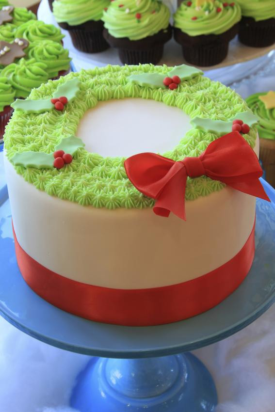 Buttercream Christmas Cakes
 Top 10 Christmas Cake Designs [Slideshow]