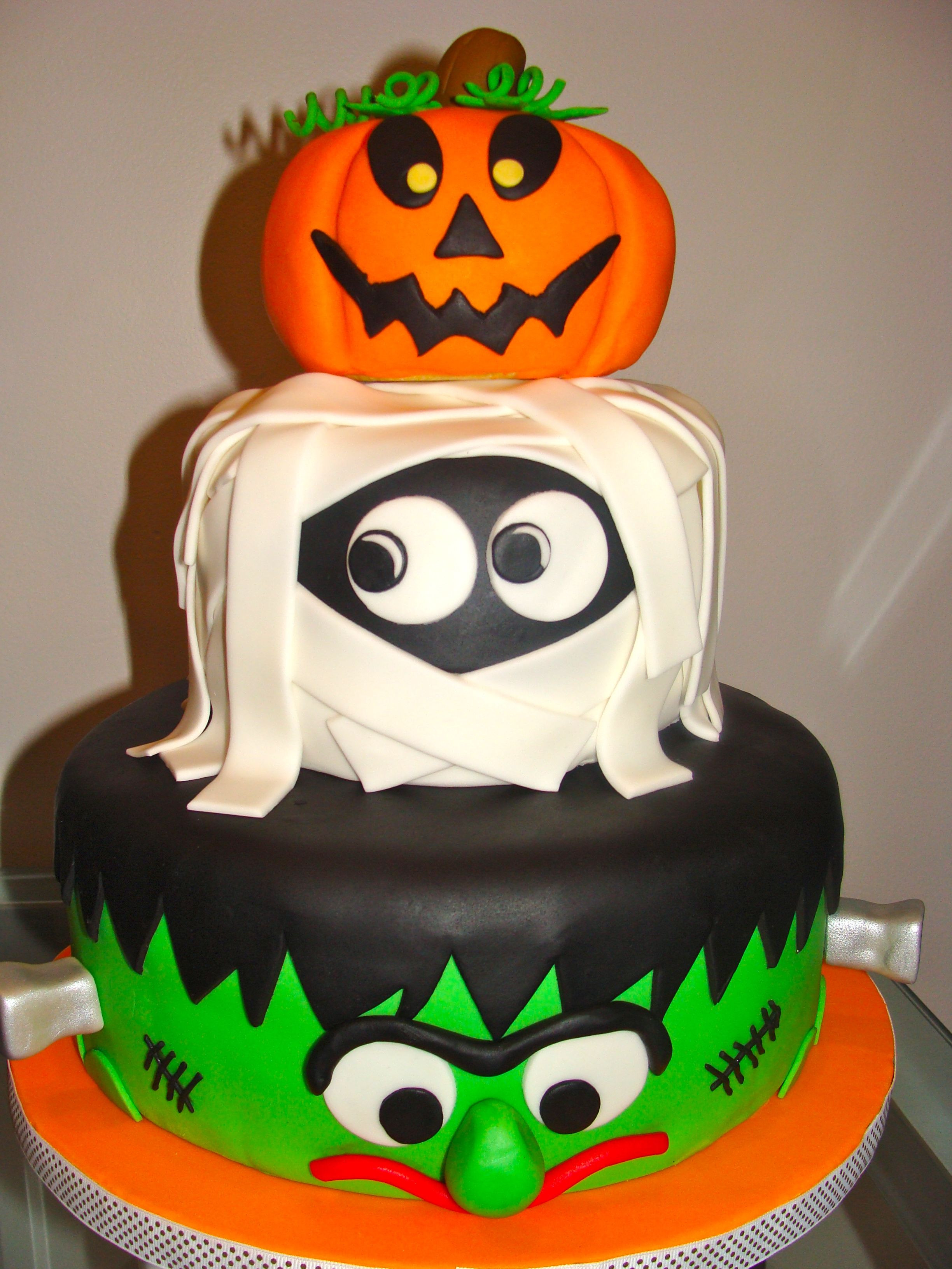 Cakes For Halloween
 21 Amazing Halloween Cake Ideas Halloween cakes