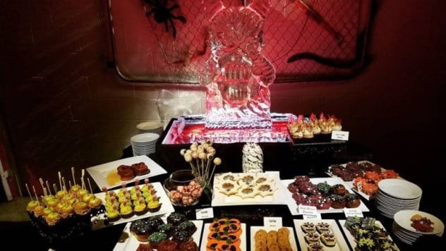 Cavs Halloween Cookies
 LeBron James also trolled Warriors at Halloween party with