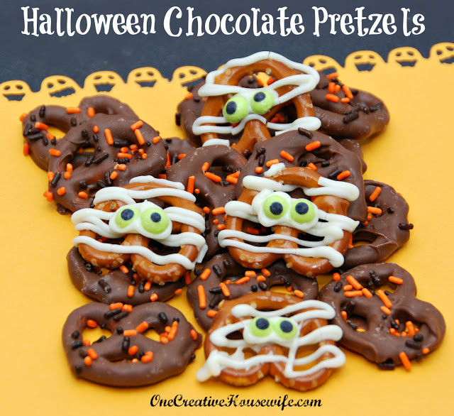 Chocolate Dipped Pretzels For Halloween
 e Creative Housewife Halloween Chocolate Covered Pretzels