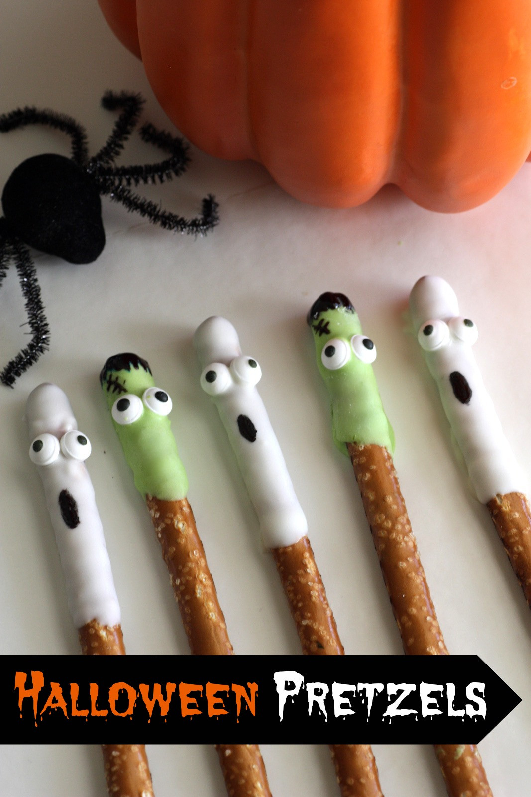 Chocolate Dipped Pretzels For Halloween
 Halloween White Chocolate Covered Pretzels