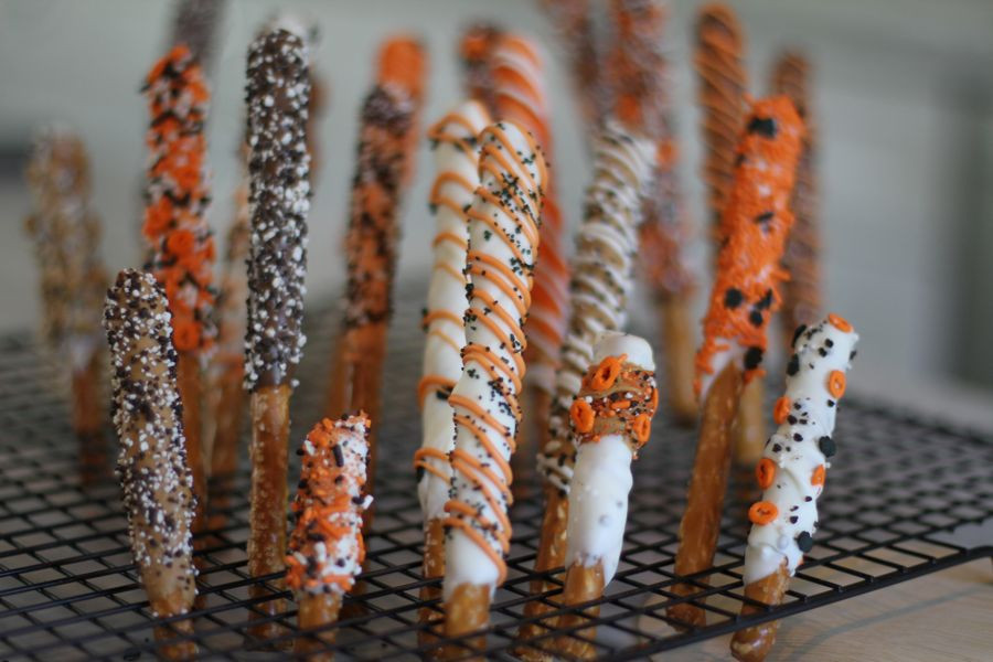 Chocolate Dipped Pretzels For Halloween
 more pretzels – Real Girl s Kitchen